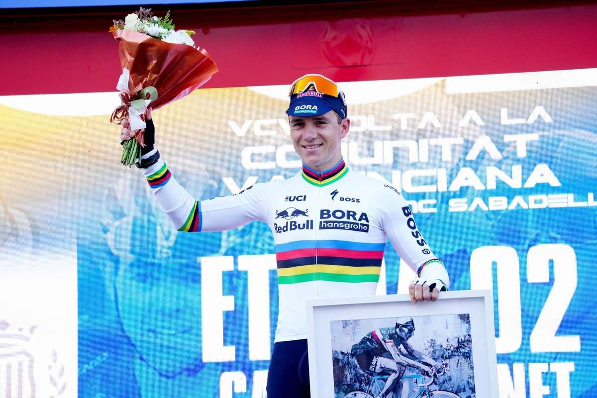 favorit in spania evenepoel invinge cronometrarea si vantul in cea de a doua etapa a turului valenciei