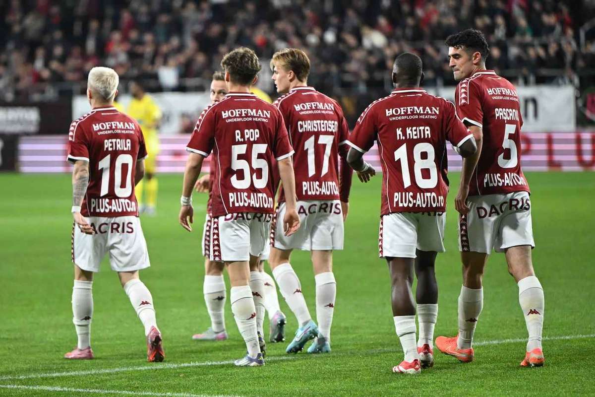 Fotbalistul de la Rapid a fost audiat de Politie dupa un accident in Bucuresti O femeie a fost internata la ATI