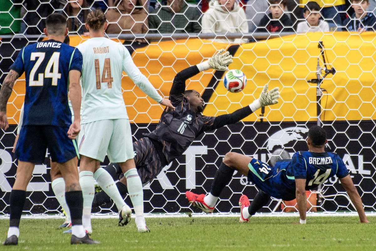 Franta a ajuns pe locul al doilea in clasamentul FIFA dupa victoria impotriva Braziliei
