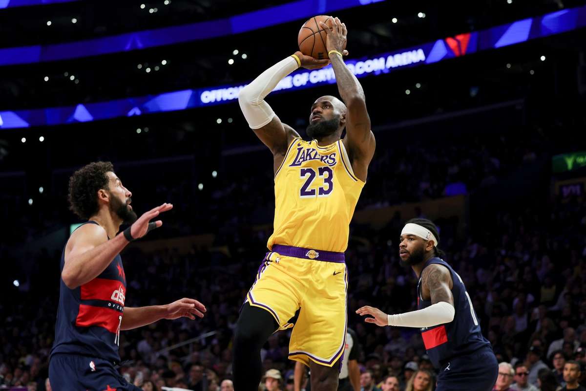 LeBron James continua sa joace A egalat recordul de victorii in NBA