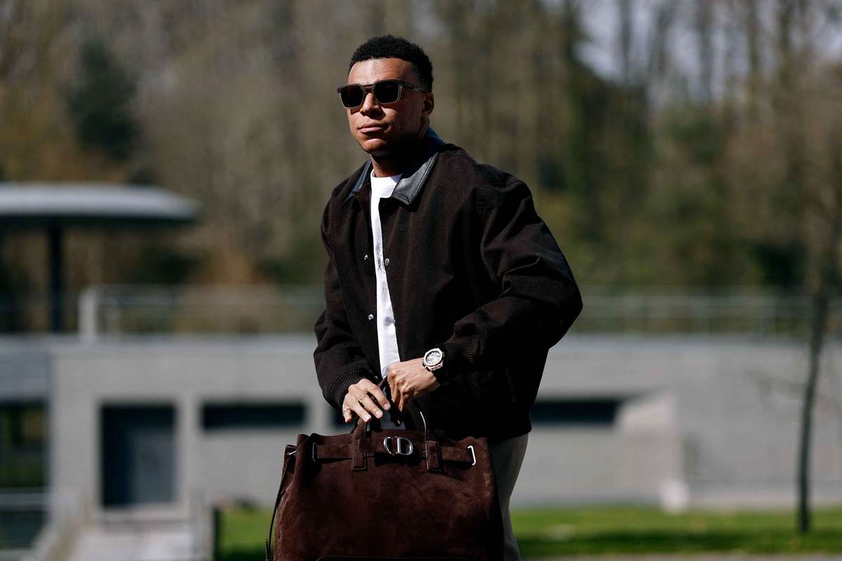 Medicii de la Real Madrid ar fi examinat gresit genunchiul lui Mbappe