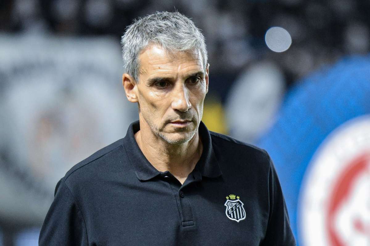 Neymar ramane fara antrenor Clubul l a dat afara