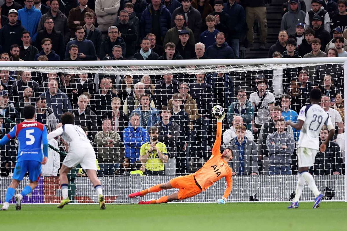 ghinioanele se tin lant de tottenham portarul vicario va fi indisponibil cateva saptamani