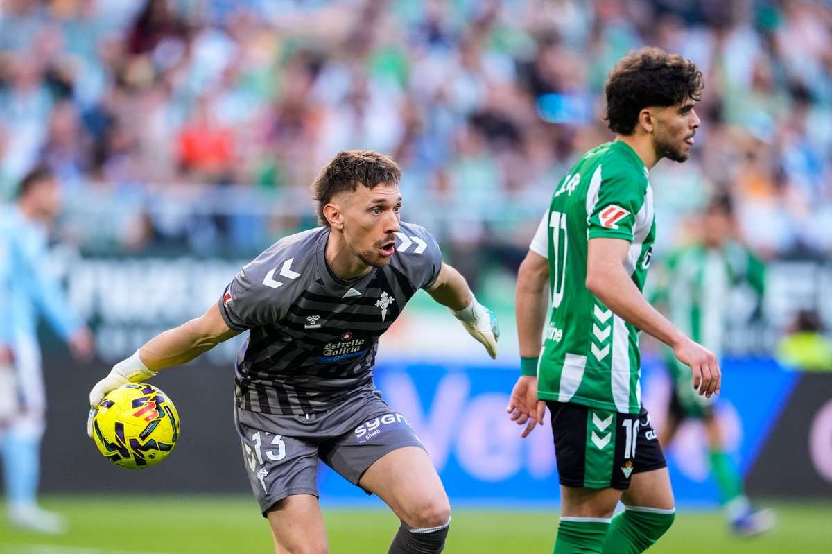 video ionut radu primeshte un gol de la un fost jucator de la barcelona si arsenal