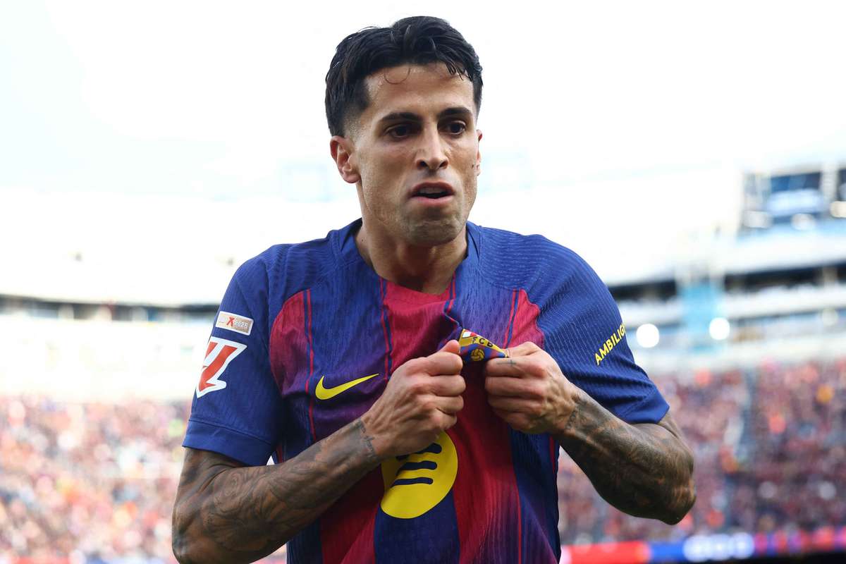 Barcelona a deciso deja asupra viitorului lui Joao Cancelo