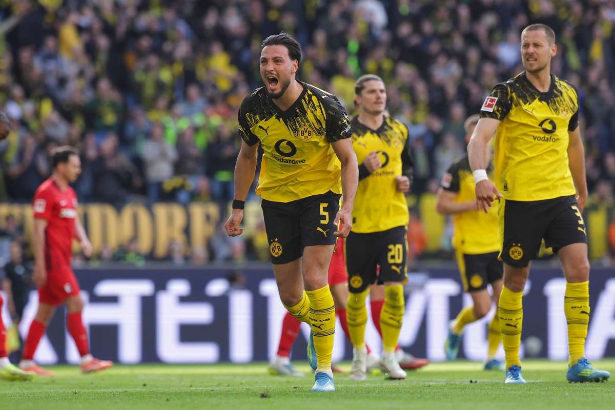 Borussia Dortmund invinge clar Freiburg si obtine calificarea matematica in Liga Campionilor