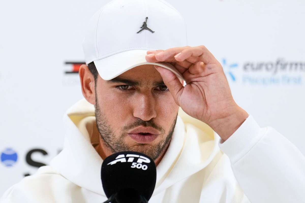 Carlos Alcaraz ar putea rata si Wimbledon Previziuni pesimiste din partea specialistilor spanioli