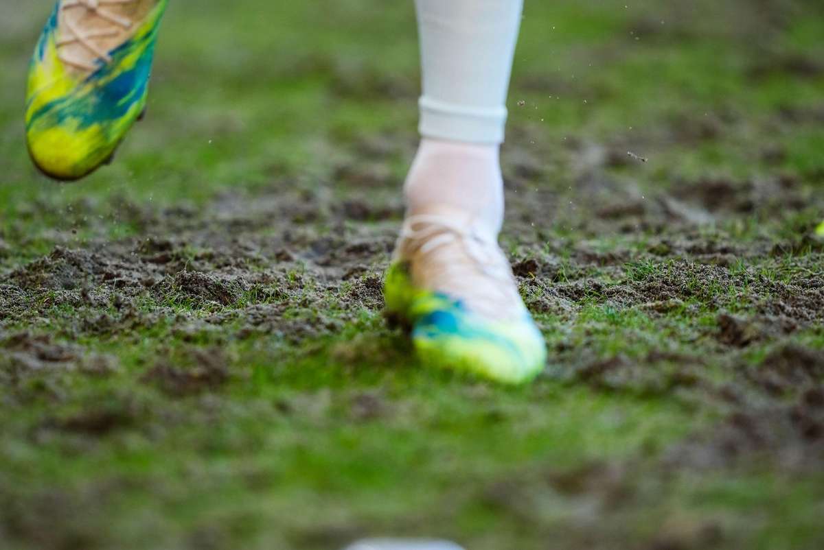 Haaland si antrenorul norvegian Solbakken isi cer scuzelor elvetienilor pentru starea deplorabila a terrenului