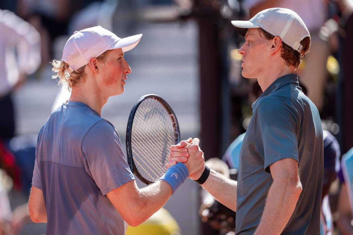 Jannik Sinner incheie parcursul de poveste al danezului Moller la Madrid