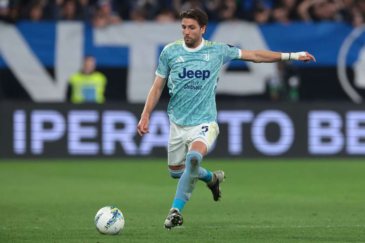 Manuel Locatelli continua sa joace la Juventus Clubul i extinde contractul mijlocasului pana in 2030