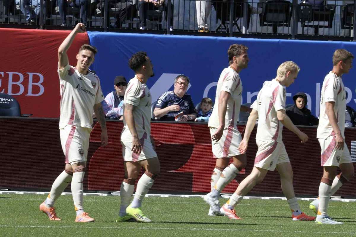Louis Munteanu dupa ce a marcat de doua ori pentru DC United Sunt foarte fericit