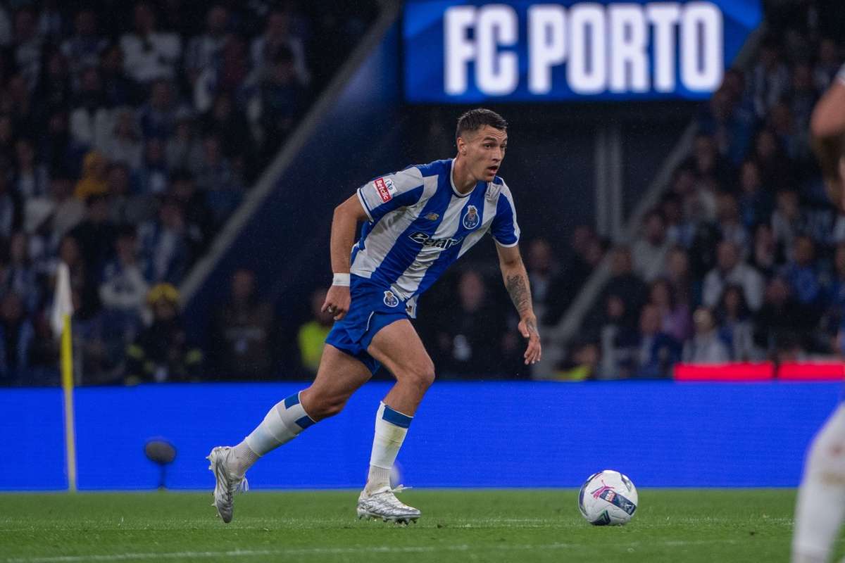 Porto il transfera pe fundasul polonez Kiwior de la Arsenal in mod definitiv