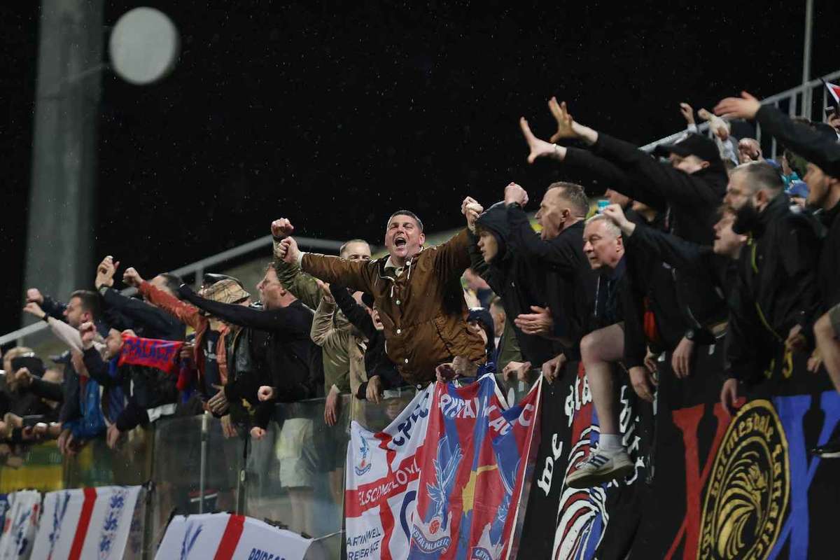 Sahtior Donek i AEK Larnaca sanctionate de UEFA din cauza comportamentului suporterilor