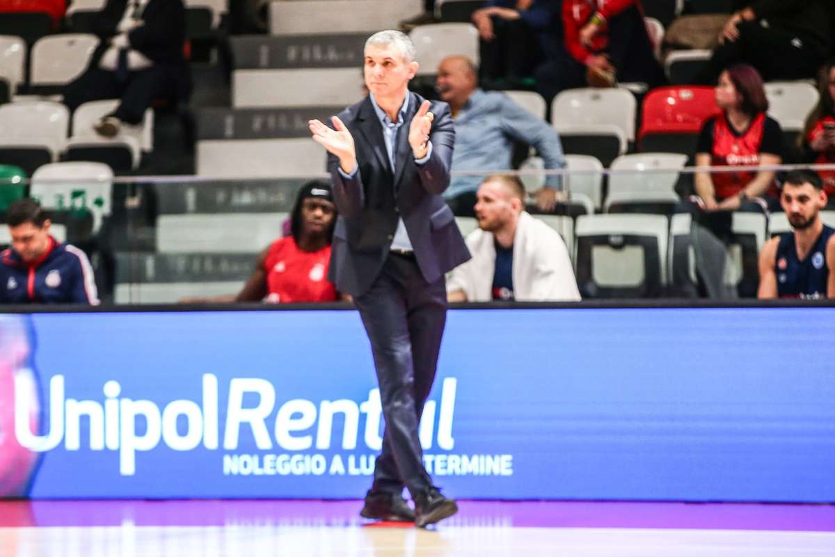 Un meci inaugural tensionat in finala Ligii Nationale de baschet masculin