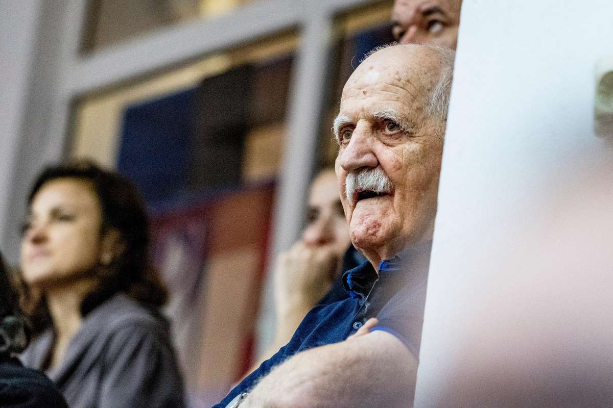 Fostul mare antrenor Dumitru Lecca a decedat la vârsta de 90 de ani. 2 fostul mare antrenor dumitru lecca a decedat la varsta de 90 de ani