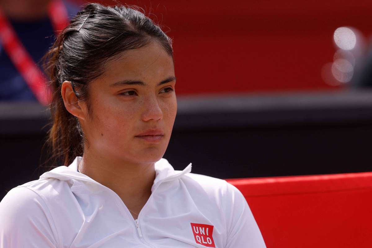 Emma Răducanu a pierdut a doua finală a anului. Trofeul a fost câștigat de o „perdantă norocoasă” 2 Emma Raducanu a pierdut a doua finala a anului Trofeul a fost castigat de o perdanta norocoasa