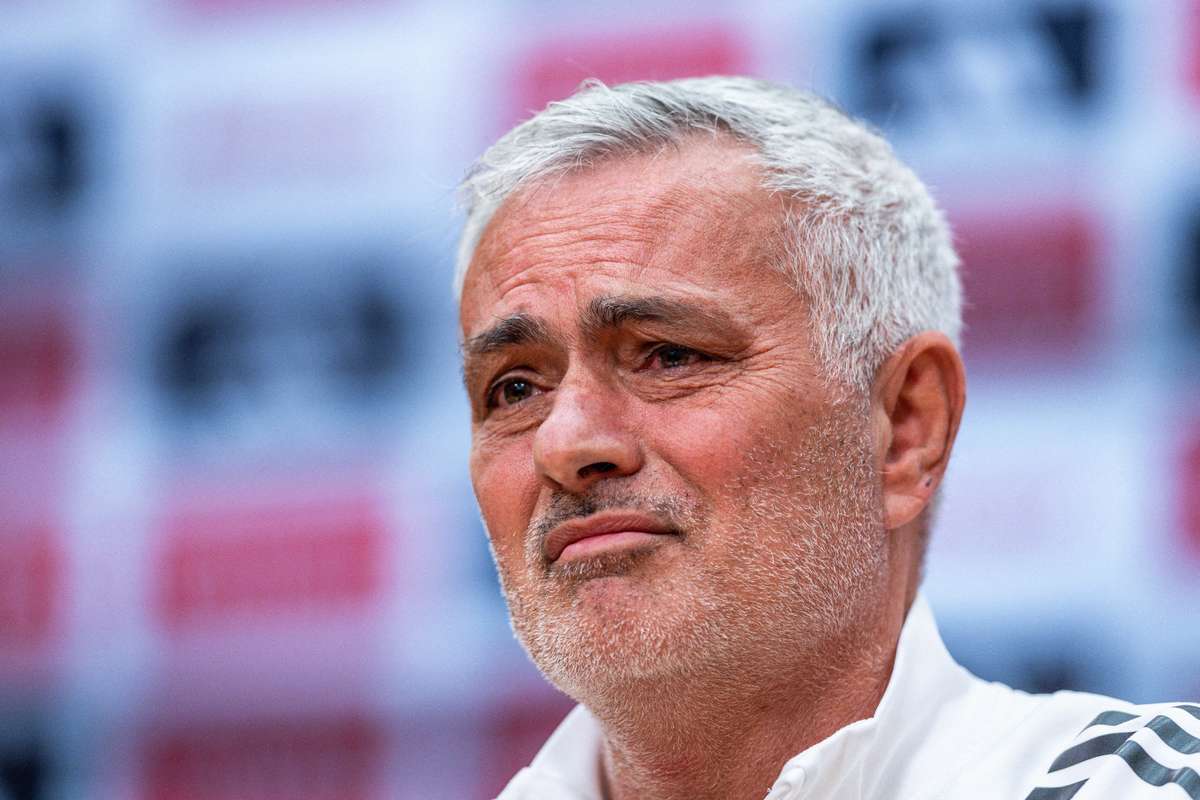Mourinho isi cere scuzefata de Benfica Portughezul afirma ca videoclipul lui Florentino a fost realizat cu ajutorul inteligentei artificiale