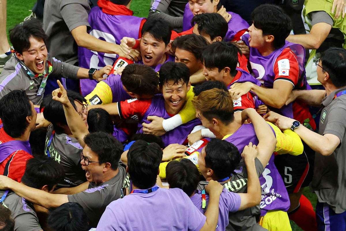 selec tionerul coreei de sud hong myung bo lauda coeziunea echipei dupa revenirea impresionanta in meciul cu cehia