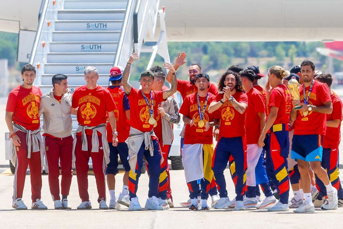 Alegria! Campioana mondială s-a întors acasă: Spania a aterizat la Madrid cu trofeul suprem. 3 Alegria Campioana mondiala s a ntors acasa Spania a aterizat la Madrid cu trofeul suprem