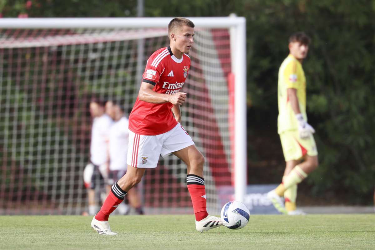 Dínamo București face progresele pentru transferul mijlocașului de la Benfica 2 Dinamo Bucuresti face progresele pentru transferul mijlocasului de la Benfica