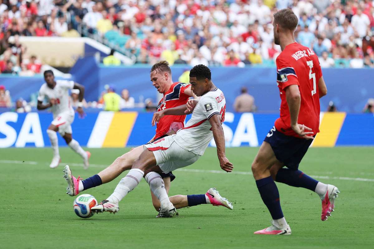FIFA afirmă că "nu există dovezi" că mingea a fost deviată la golul de egalizare al Angliei. 2 FIFA afirma ca nu exista dovezi ca mingeaa fost deviata la golul de egalizare al Angliei