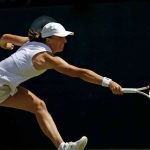Iga Swiatek a invins un fost numar 1 mondial si s a calificat in turul al treilea la Wimbledon