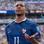 Michael Olise se apropie de recordul de pase decive detinut de Messi si Maradona