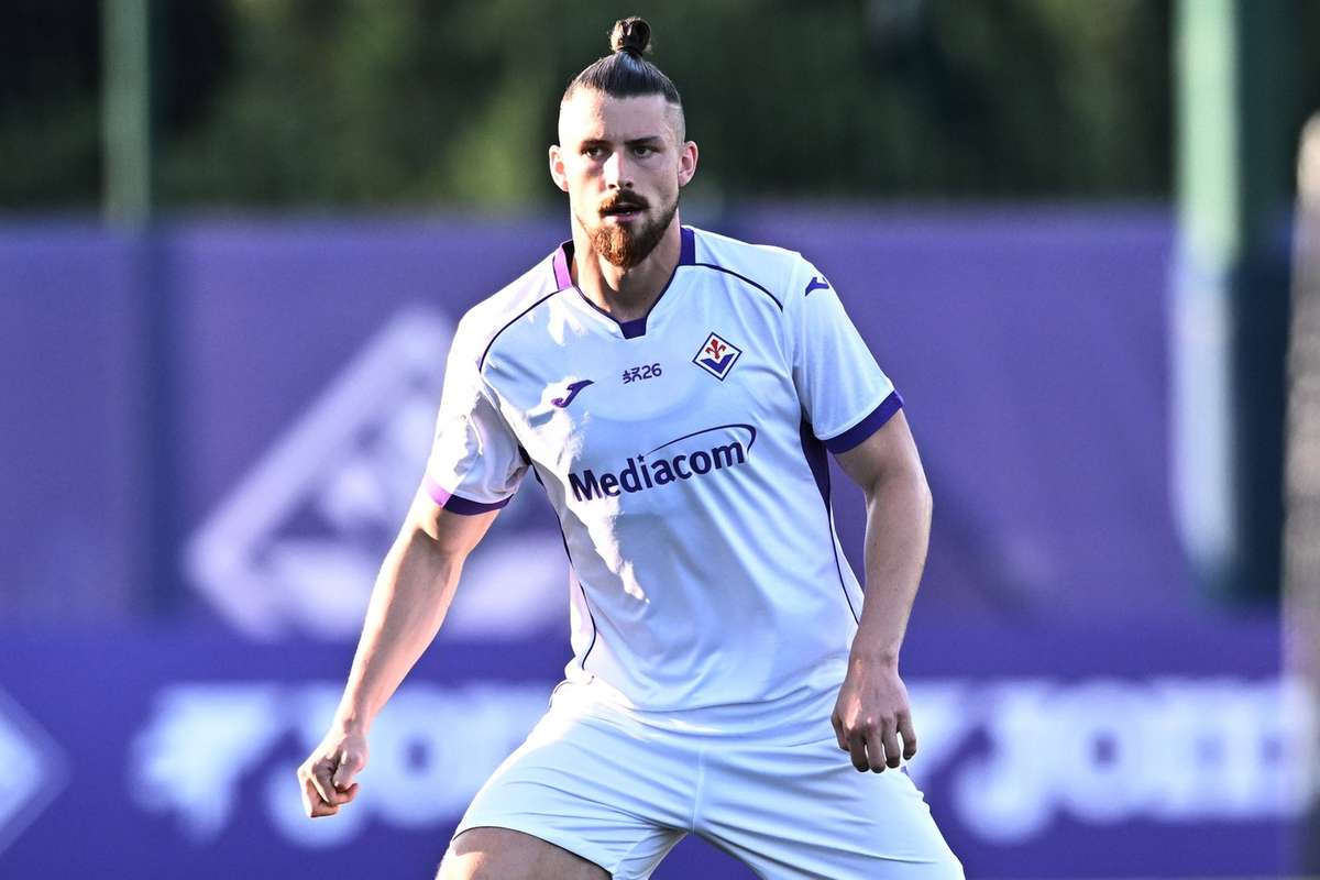 Radu Dragusin titular la Fiorentina in primul meci amical al verii