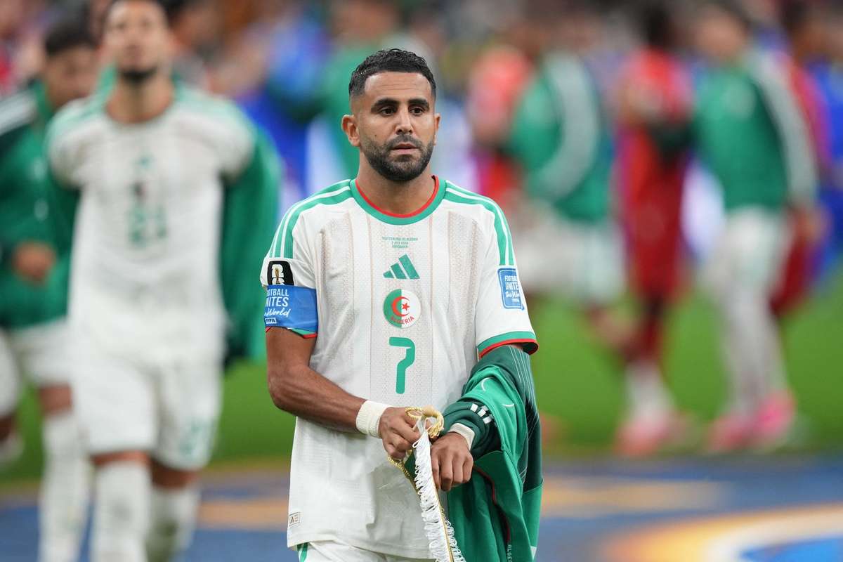 Si a anuntat retragerea dupa ce formatia sa a fost eliminata de la Cupa Mondiala