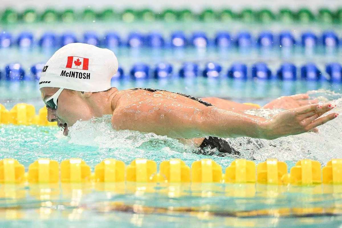 Summer McIntosh a stabilit un nou record mondial la înot feminin, doborând o performanță veche. 2 Summer McIntosh a stabilit un nou record mondial la inot feminin doborand o performanta veche