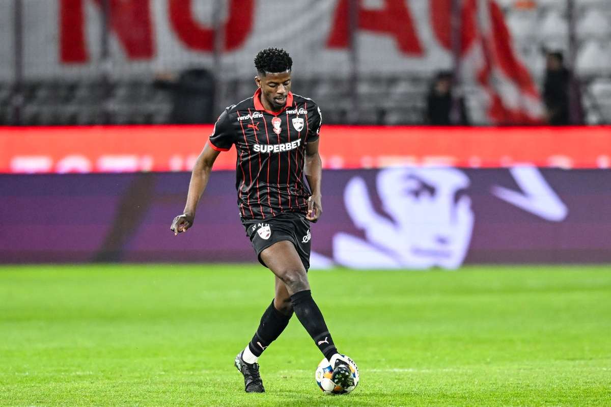 Transferul lui Eddy Gnahore la FCSB a fost confirmat. Ce salariu va primi fostul jucător de la Dinamo? 2 Transferul lui Eddy Gnahore la FCSB a fost confirmat Ce salariu va primi fostul jucator de la Dinamo
