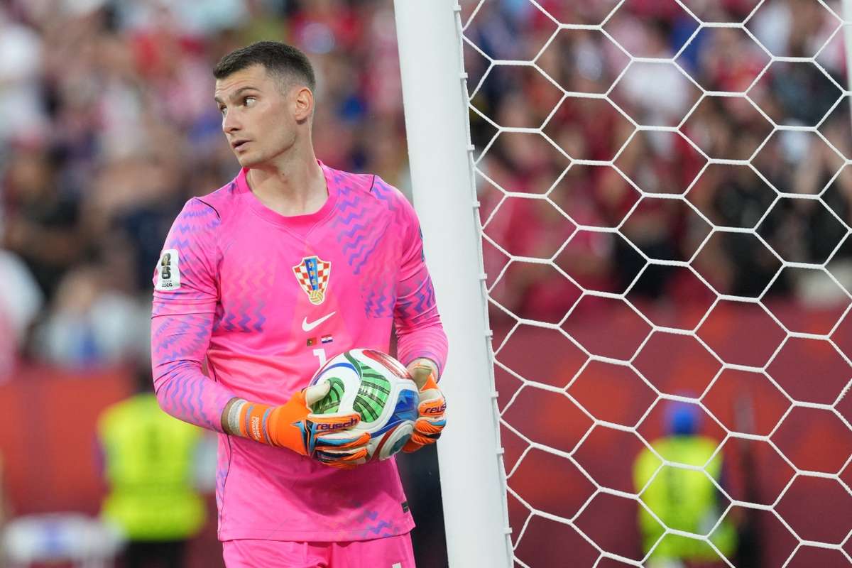Barcelona se pregătește să finalizeze transferul unui goalkeeper. 2 Barcelona se pregateste sa finalizeze transferul unui goalkeeper