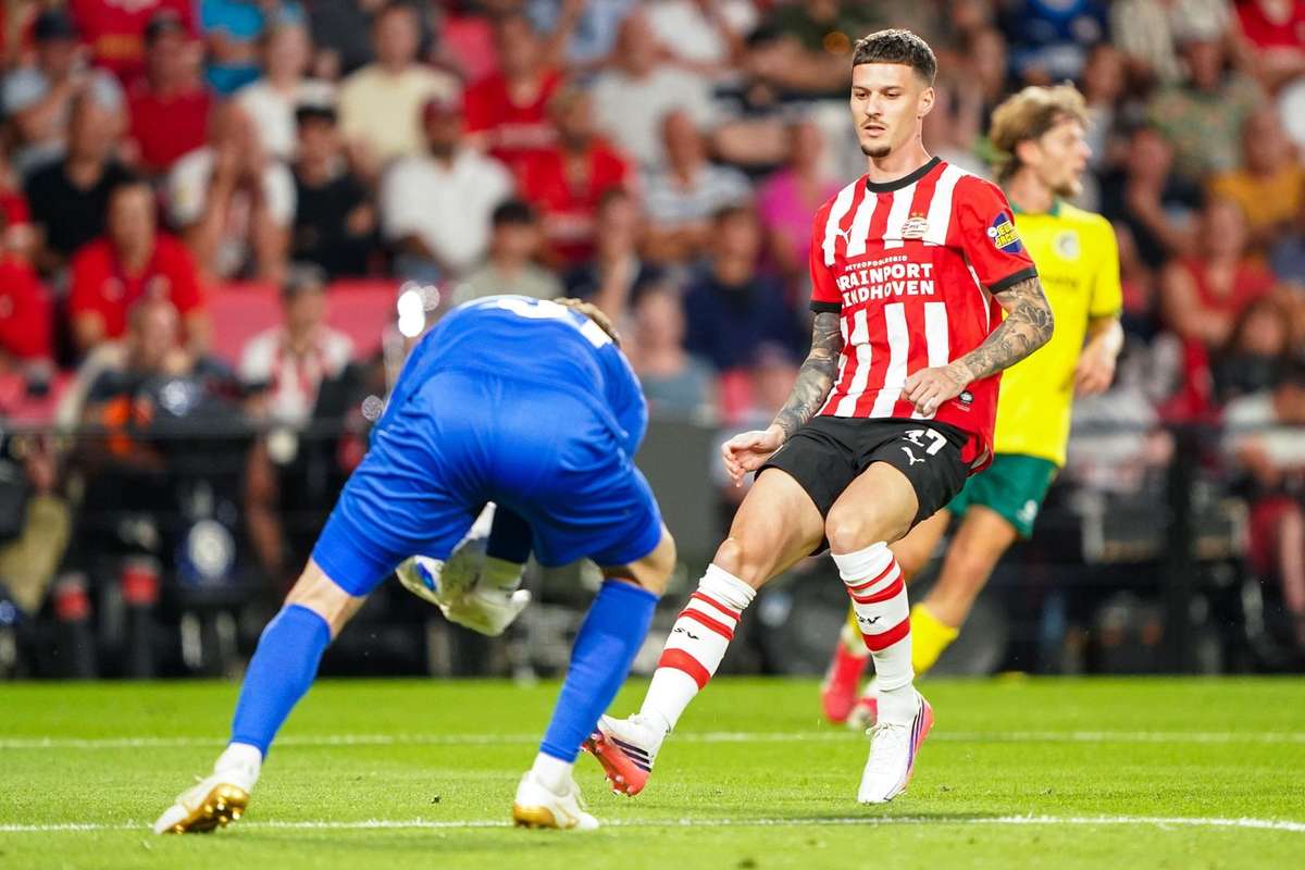 Dennis Man a început noul sezon ca rezerva! PSV a pierdut victoria în ultimele minute. 2 Dennis Man a inceput noul sezon ca rezerva PSV a pierdut victoria in ultimele minute