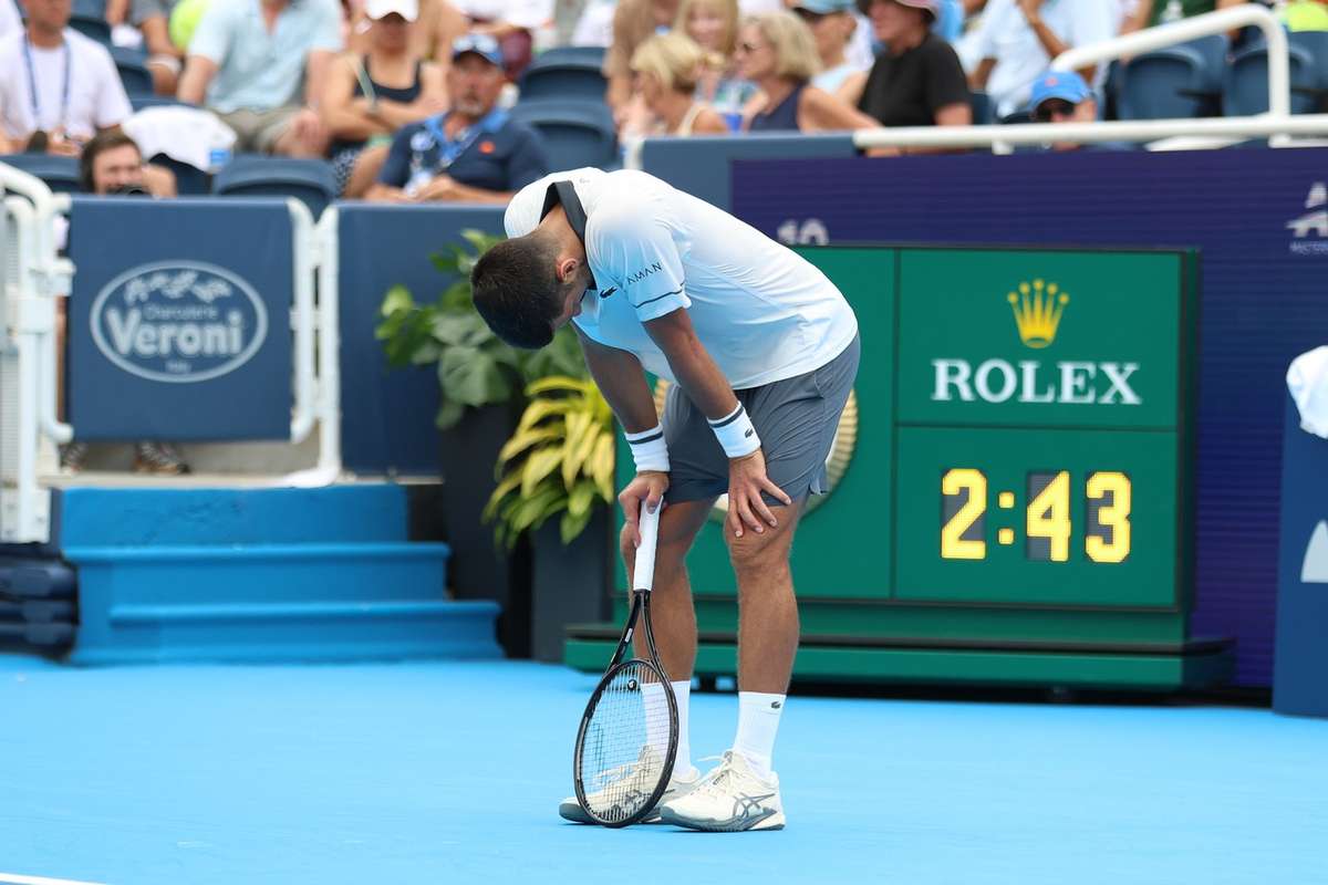 Djokovic in genunchi din cauza caldurii Declaratiile sarbuului dupa eliminarea de la Cincinnati