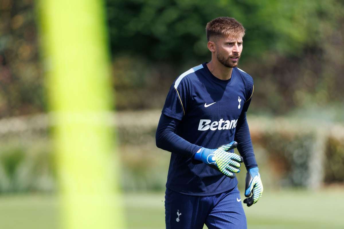 Dup ce a fost inlaturat din echipa de start Vicario paraseste Spurs si se intoarce in Serie A Va apara poarta echipei Juventus