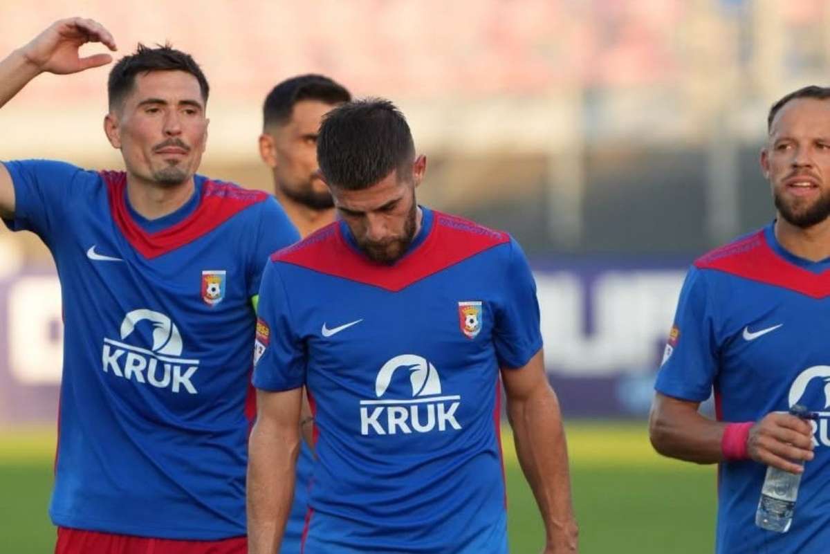 Înfrângerea în fața CS Dinamo a dus la demiterea antrenorului. 2 Infrangerea in fata CS Dinamo a dus la demiterea antrenorului
