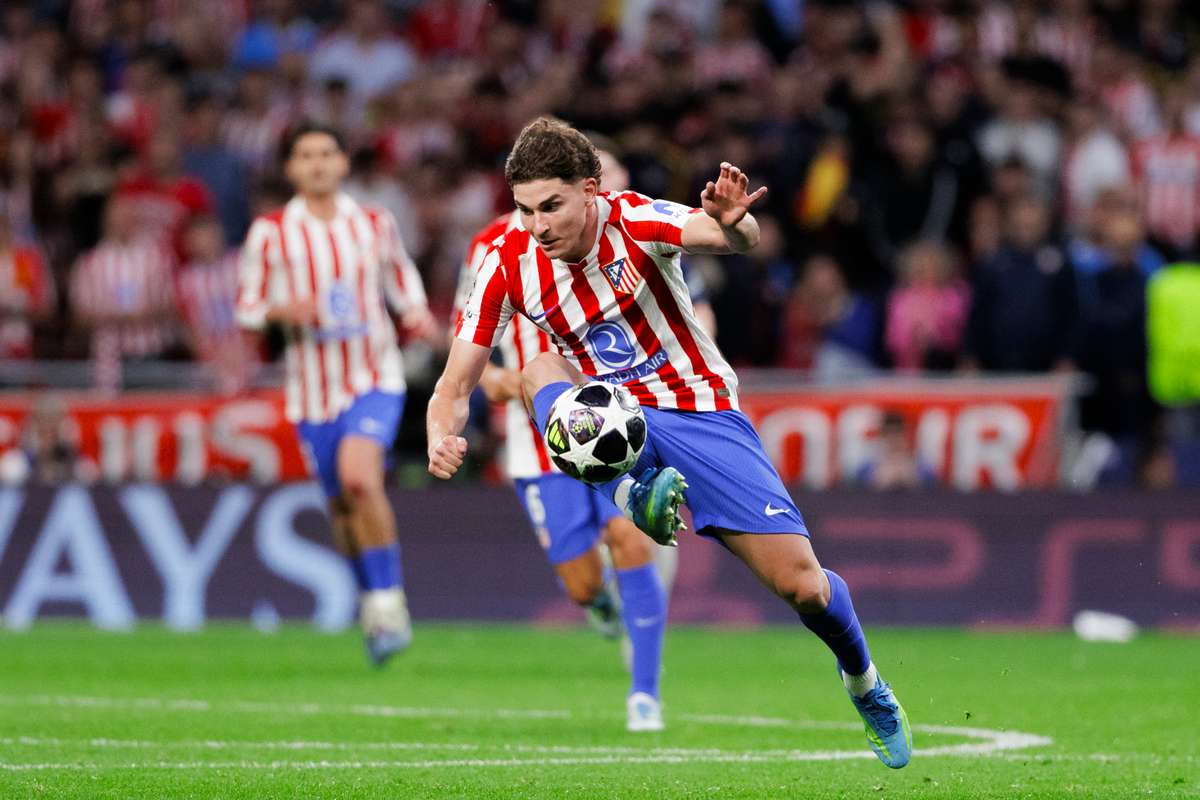 Julian Alvarez prezent la controlul medical Argentinianul se intoarce la Atletico