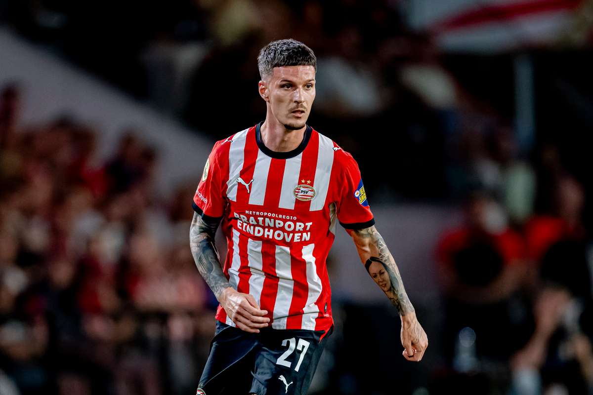 Dennis Man, utilizat doar la finalul meciului în victoria clară a lui PSV. Nota acordată. 2 dennis man utilizat doar la finalul meciului in victoria clara a lui psv nota acordata