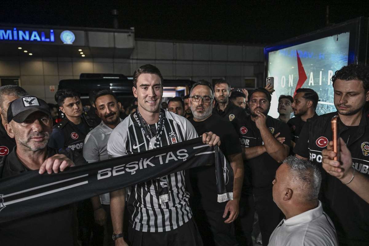 un nou transfer semnificativ in superliga turciei juventus il transfera pe dusan vlahovic la besiktas