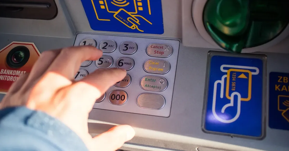 Bancomatele ar putea permite retrageri de orice sumă. Ce pregătește Parlamentul 1 Bancomatele ar putea permite retrageri de orice sumă. Ce pregătește Parlamentul