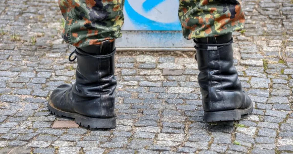 Câți bani în plus la pensie primesc românii care au făcut armata
