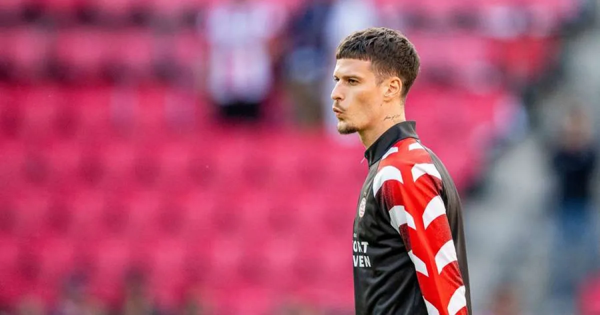 Dennis Man, tot mai departe de PSV! Românul, rezervă în prima înfrângere a campioanei 2 Dennis Man, tot mai departe de PSV! Românul, rezervă în prima înfrângere a campioanei