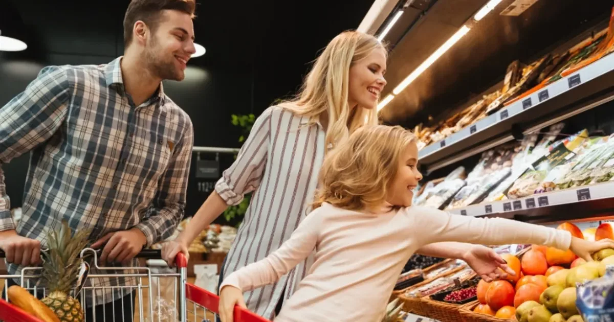 De ce primești un voucher de 15 lei după ce ai cheltuit mii de lei în magazine