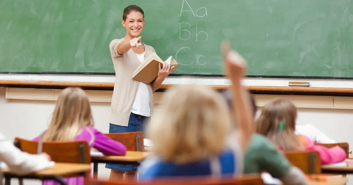Elevii și profesorii au weekend prelungit: liber pe 5 octombrie
