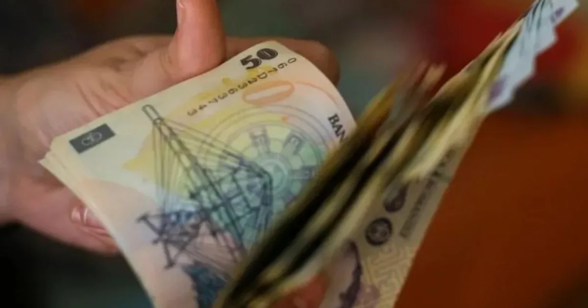 Mâncarea, taxele și utilitățile, principalele cheltuieli din bugetul românilor
