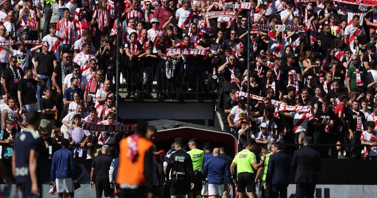 Meciul Rayo Vallecano - Athletic Bilbao, întrerupt din cauza obiectelor aruncate pe teren