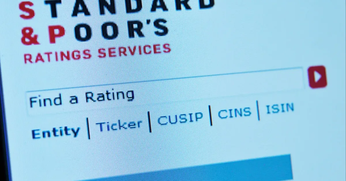 România, aproape de verdictul S&P. Ce se întâmplă dacă țara e retrogradată la „junk”