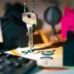 Românii nu mai fac față ratelor bancare. Cererile de renegociere au crescut cu 60%