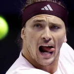 Zverev salvează patru mingi de meci și e aproape de locul 1 mondial